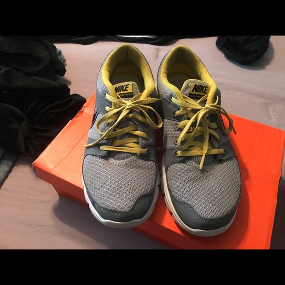 Shoes - Picture 5 of 6